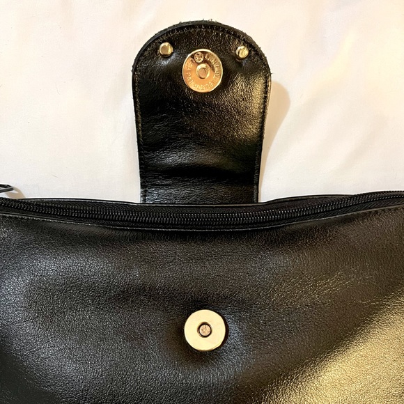 Beautiful Vintage Etienne Aigner Black Leather Side Satchel Bag w/ Gold Hardware - Picture 7 of 10